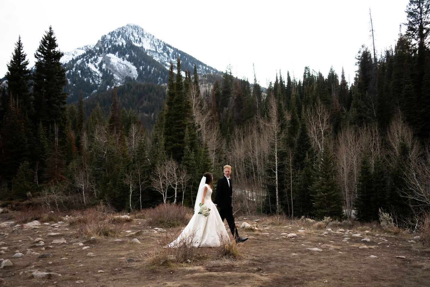 couple eloping in Salt Lake City Utah ski adventure elopement